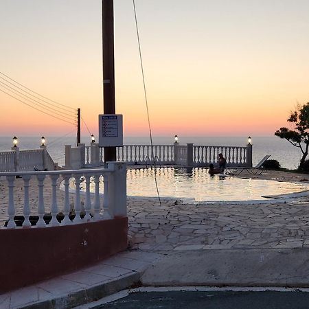 Serena Vacation Home Pomos Eksteriør billede